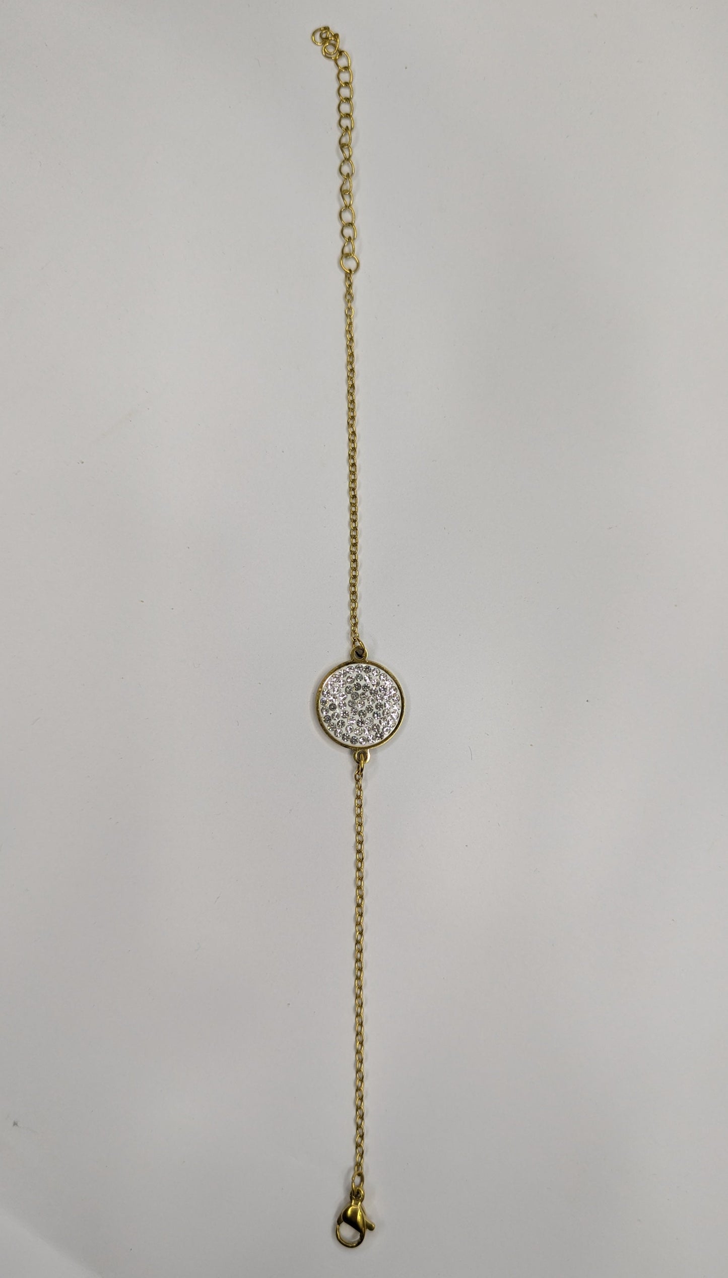 Elegant Gold Bracelet with Diamond Pavé