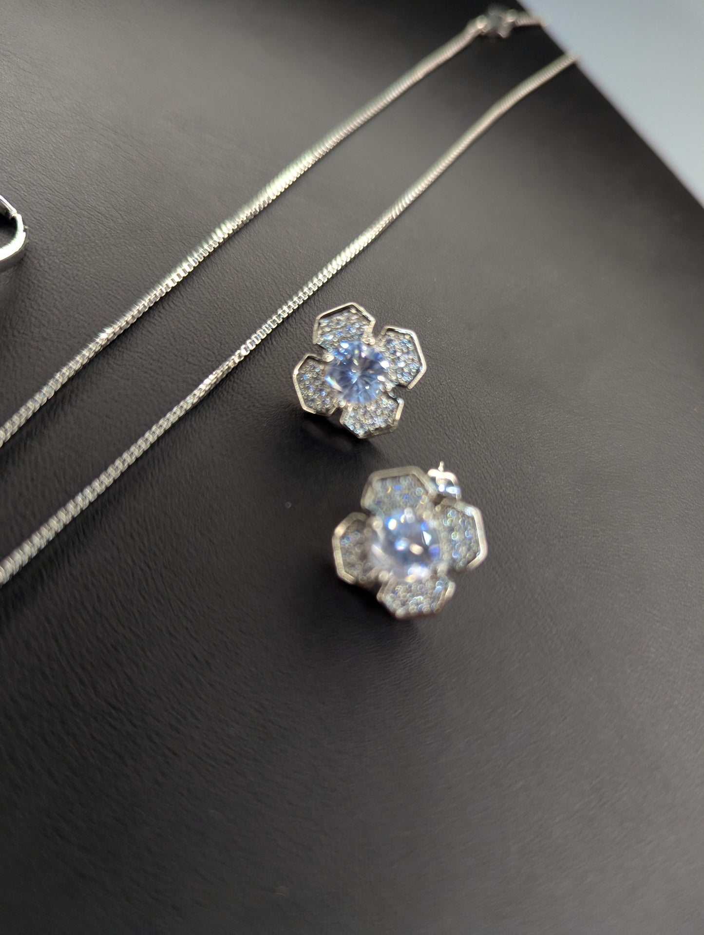 Elegant Silver-Tone Flower Jewelry Set with Sparkling Crystals (Necklace, Earrings & Ring)  Product Description: