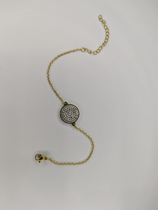 Elegant Gold Bracelet with Diamond Pavé